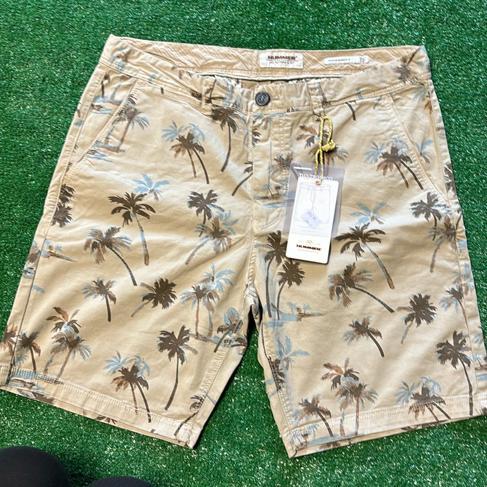 Tropical shorts